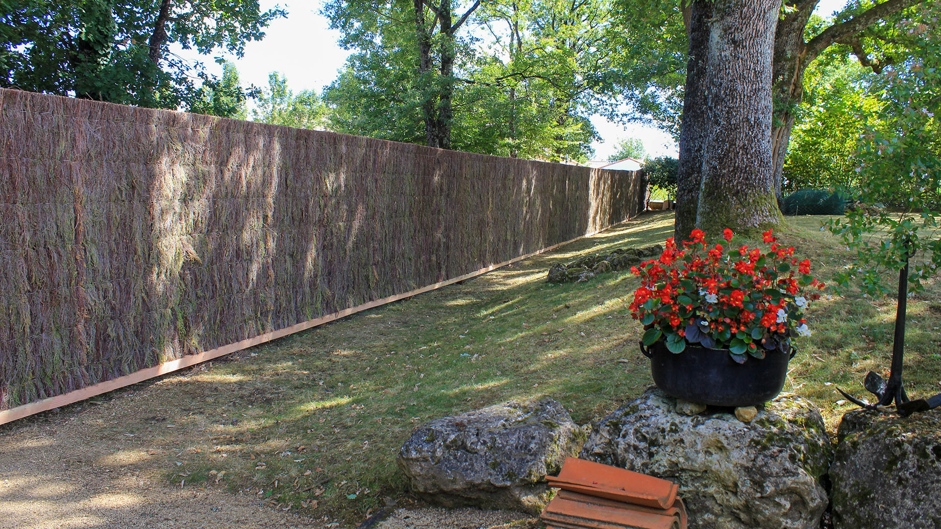 Anjavidy France - Nos clôtures en brande de bruyère